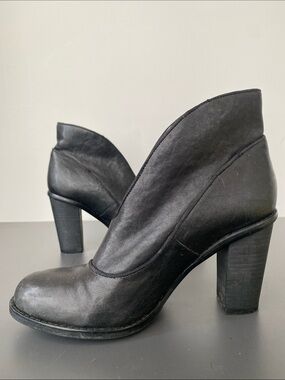 Martin + Osa Black Leather Block Heel Ankle Booties 37 (US 6)